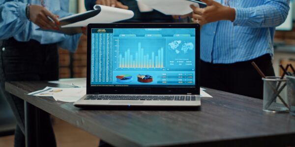 Rola cierpliwości i dyscypliny w osiąganiu sukcesu w tradingu harmonicznym 8 laptop