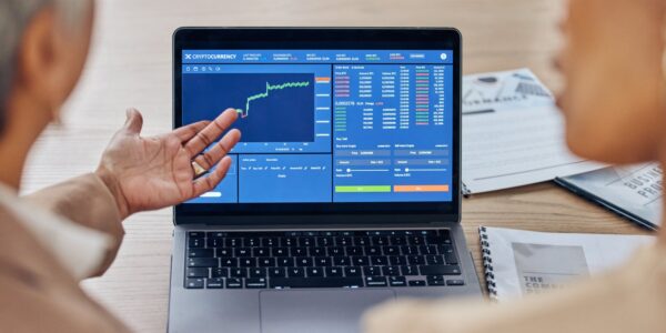 Jakie są najlepsze źródła edukacyjne dla początkujących w tradingu harmonicznym? 6 laptop