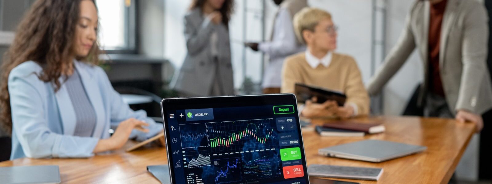 Rola formacji AB=CD w prognozowaniu punktów zwrotnych na rynku 1 laptop z akcjami