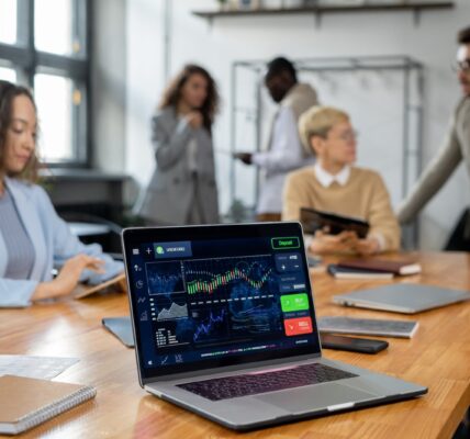 Rola formacji AB=CD w prognozowaniu punktów zwrotnych na rynku 6 laptop z akcjami