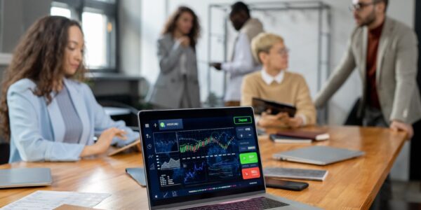 Rola formacji AB=CD w prognozowaniu punktów zwrotnych na rynku 9 laptop z akcjami