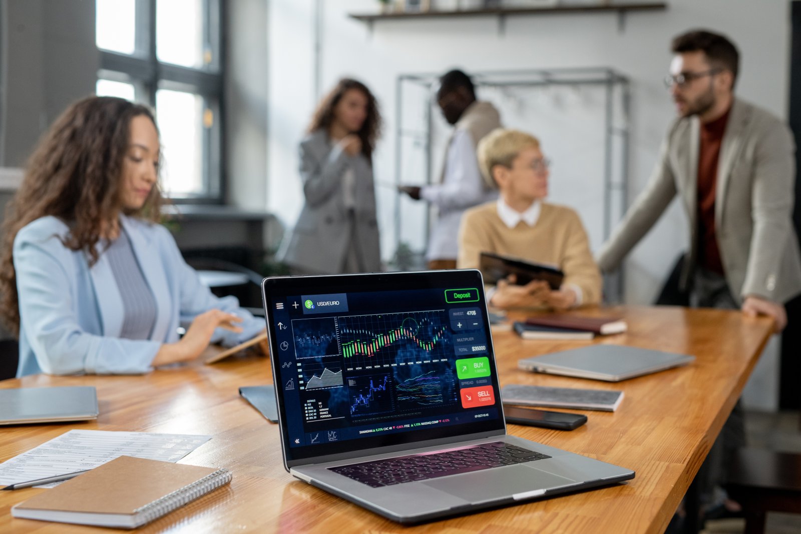 Rola formacji AB=CD w prognozowaniu punktów zwrotnych na rynku 12 laptop z akcjami