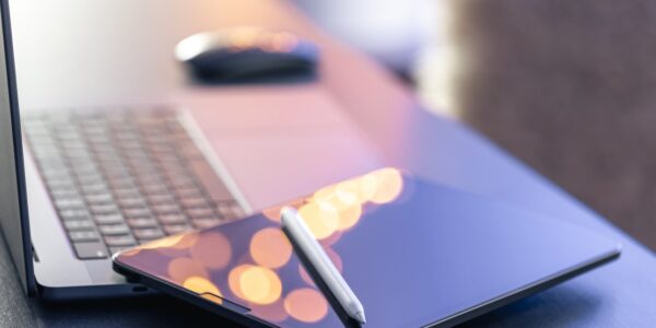 Laptop dla osób często pracujących poza domem 17 Laptop na lata