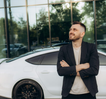 Leasing, kredyt czy wynajem długoterminowy — jak wybrać auto do firmy?