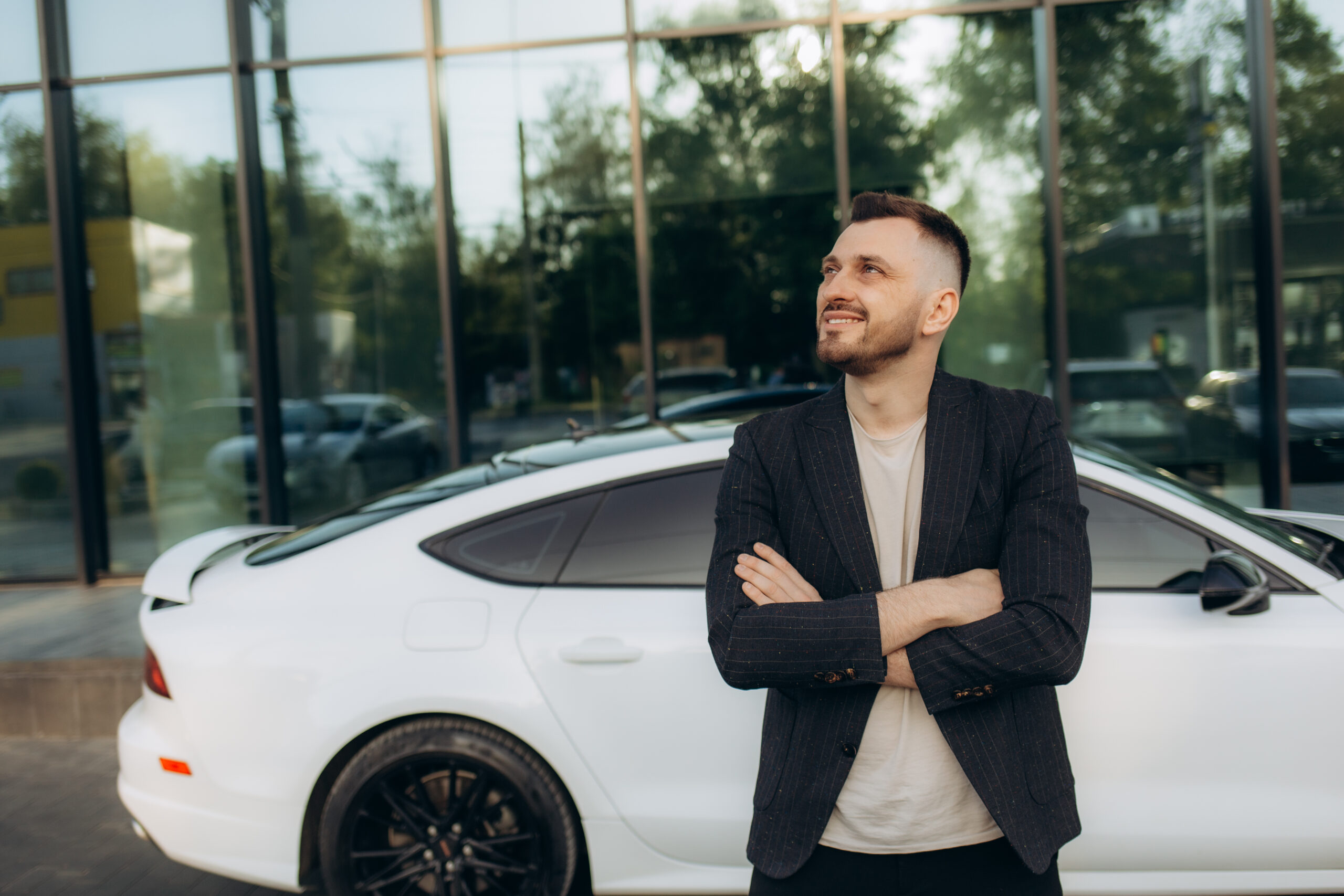 Leasing, kredyt czy wynajem długoterminowy — jak wybrać auto do firmy?