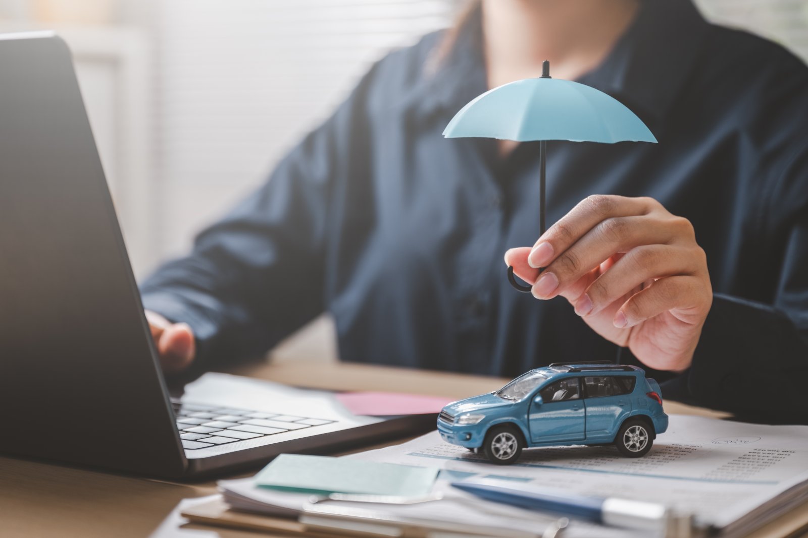 car insurance concept with umbrella and toy vehicl 2026 01 08 08 12 24 utc
